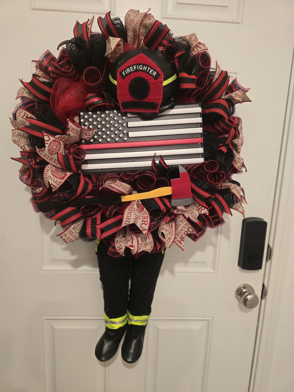 W130 Firefighter Wreath Decoration - Red & Black